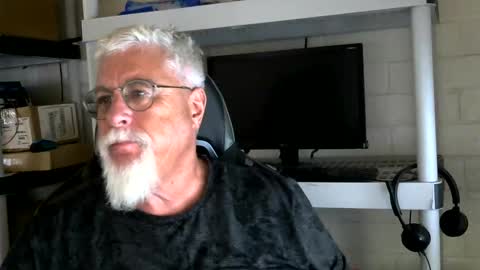 Snapshot of abigspermdonor chatting on October 28, 6:32 pm abigspermdonor online show from October 28, 6:32 pm