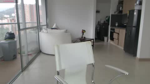 Abi online show from April 3, 8:29 pm