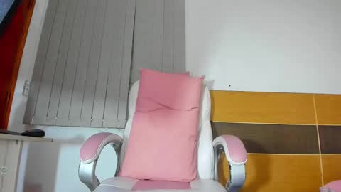 Snapshot of abiigail_fox chatting on February 11, 9:20 am Abigail online show from February 11, 9:20 am