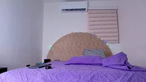 Snapshot of abiigail_fox chatting on December 5, 3:04 am Abigail online show from December 5, 3:04 am