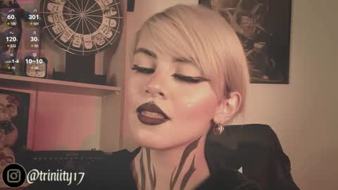 Snapshot of abril__colen chatting on December 19, 9:18 am April online show from December 19, 9:18 am