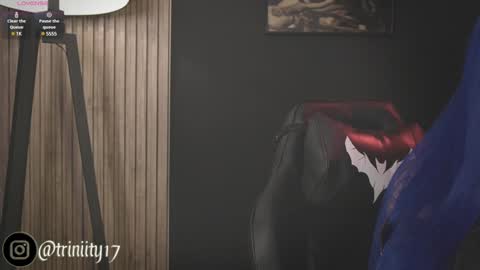 Snapshot of abril__colen chatting on December 23, 1:40 am April online show from December 23, 1:40 am