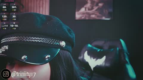 Snapshot of abril__colen chatting on February 6, 6:13 pm April online show from February 6, 6:13 pm