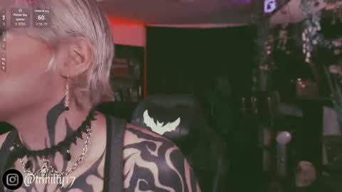 Snapshot of abril__colen chatting on September 17, 3:41 am April online show from September 17, 3:41 am