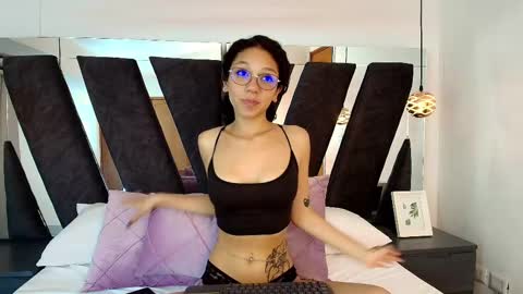 Snapshot of abril_lee__ chatting on February 1, 1:55 am  Abril  online show from February 1, 1:55 am