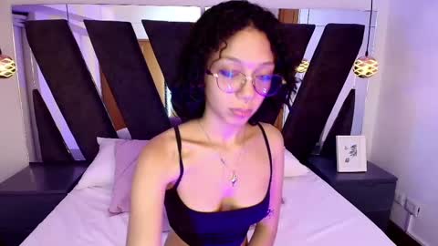 Snapshot of abril_lee__ chatting on February 10, 11:34 pm  Abril  online show from February 10, 11:34 pm