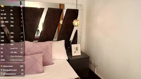 Snapshot of abril_lee__ chatting on February 15, 12:15 am  Abril  online show from February 15, 12:15 am