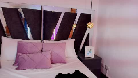 Snapshot of abril_lee__ chatting on March 7, 12:04 am  Abril  online show from March 7, 12:04 am