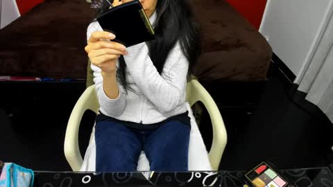 ABRIL online show from December 13, 7:43 pm