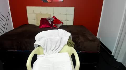 ABRIL online show from December 14, 8:08 pm