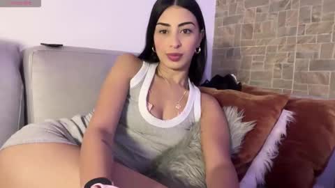 abrilsantosxo online show from January 14, 1:39 pm