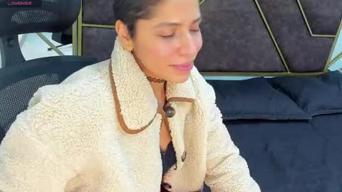 AbrilSonne online show from January 5, 1:45 am