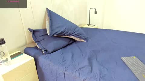 AbrilSonne online show from March 8, 6:58 pm