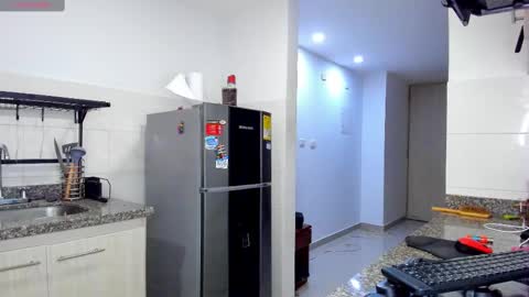 Snapshot of abrilstivenson_ chatting on February 15, 3:42 am itis S O F I A online show from February 15, 3:42 am