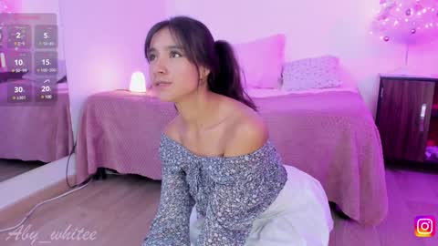Snapshot of aby_whitee chatting on December 7, 8:22 am Aby online show from December 7, 8:22 am