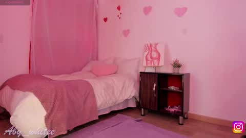 Snapshot of aby_whitee chatting on September 14, 12:15 pm Aby online show from September 14, 12:15 pm
