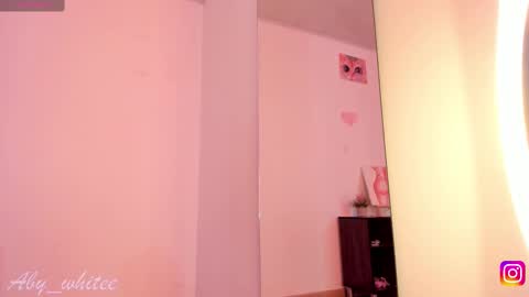 Snapshot of aby_whitee chatting on September 18, 11:34 am Aby online show from September 18, 11:34 am