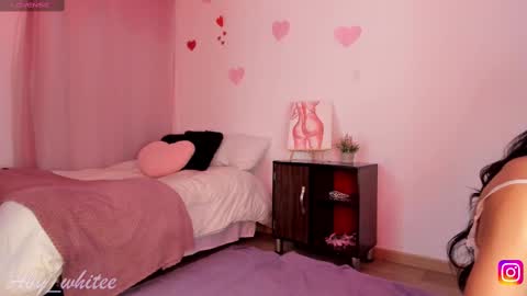 Snapshot of aby_whitee chatting on September 23, 1:47 pm Aby online show from September 23, 1:47 pm