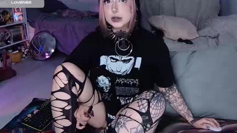 Snapshot of aciddroll chatting on October 18, 9:15 pm Acid or Iya vacation November 19 to November 26 online show from October 18, 9:15 pm