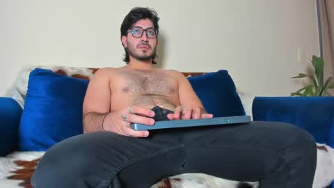 R. online show from January 12, 6:27 pm