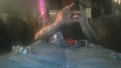 Snapshot of act_right_dub420 chatting on December 15, 8:02 pm act_right_dub420 online show from December 15, 8:02 pm