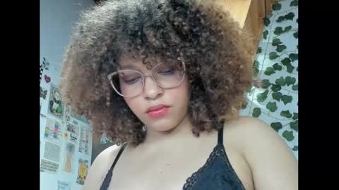 Snapshot of ada_gales_ chatting on February 23, 1:24 am Isa online show from February 23, 1:24 am