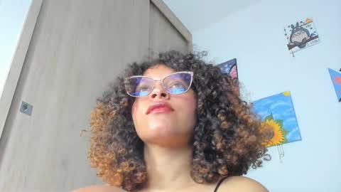 Snapshot of ada_gales_ chatting on September 26, 5:22 am Isa online show from September 26, 5:22 am