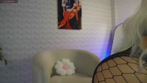 Snapshot of adablue25 chatting on November 4, 2:10 am Ada Blue online show from November 4, 2:10 am