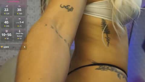 Snapshot of adablue25 chatting on November 11, 3:17 am Ada Blue online show from November 11, 3:17 am