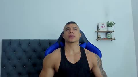 Snapshot of adam_boss chatting on October 25, 7:05 am adam boss online show from October 25, 7:05 am