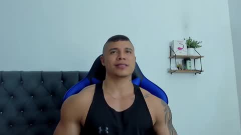 Snapshot of adam_boss chatting on November 15, 6:33 am adam boss online show from November 15, 6:33 am