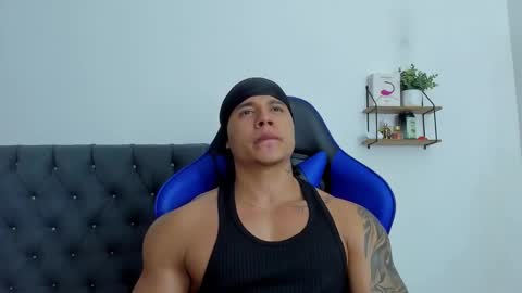 Snapshot of adam_boss chatting on November 25, 9:42 am adam boss online show from November 25, 9:42 am