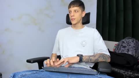 Snapshot of adam_hard_ chatting on February 26, 8:22 pm Adam online show from February 26, 8:22 pm