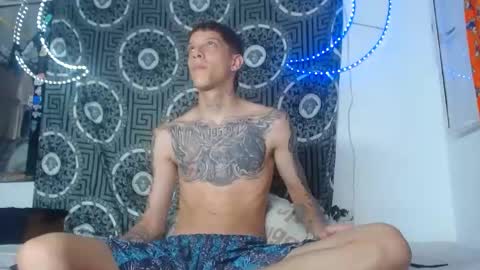 Snapshot of adam_hard_ chatting on November 19, 10:21 pm Adam online show from November 19, 10:21 pm