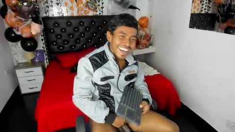 adam_morgan2 online show from November 1, 9:50 pm