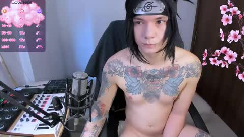 Snapshot of adam_rocket chatting on November 13, 1:54 pm Adam online show from November 13, 1:54 pm