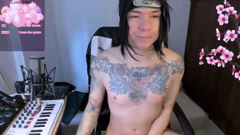 Snapshot of adam_rocket chatting on November 15, 1:40 pm Adam online show from November 15, 1:40 pm