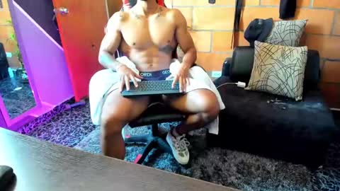 Snapshot of adam_valencia chatting on March 8, 3:24 pm Adam Valencia online show from March 8, 3:24 pm