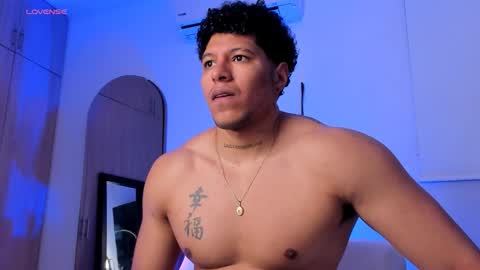 adambrocs1 online show from March 23, 9:02 am