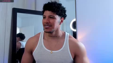 adambrocs1 online show from April 17, 5:49 pm