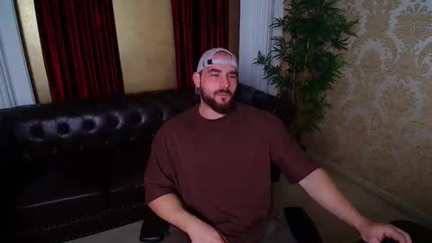 Snapshot of adamjameson chatting on November 28, 5:21 am AdamJameson online show from November 28, 5:21 am