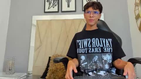 Snapshot of adams_bobby chatting on November 2, 11:23 am Adams Bobby online show from November 2, 11:23 am