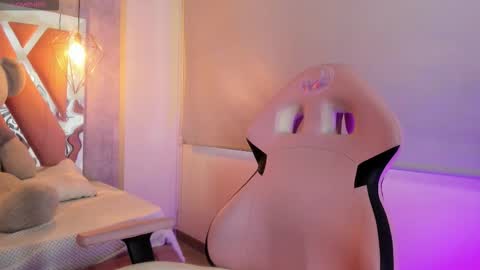 Snapshot of adara_evanss chatting on November 24, 8:19 pm Adara online show from November 24, 8:19 pm