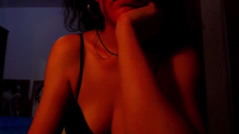 Snapshot of addicted2uts chatting on January 29, 11:51 am amy online show from January 29, 11:51 am