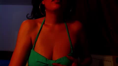 Snapshot of addicted2uts chatting on February 1, 11:58 pm amy online show from February 1, 11:58 pm