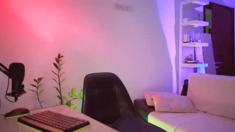 Snapshot of addictsqueen chatting on December 2, 4:42 am ADDICTION online show from December 2, 4:42 am