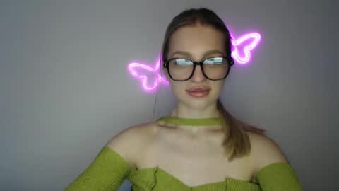 Snapshot of addie_collins chatting on December 3, 2:38 pm Kristina online show from December 3, 2:38 pm