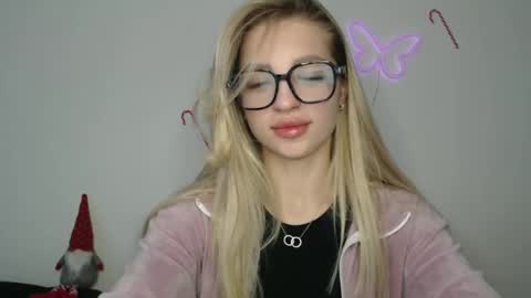 Snapshot of addie_collins chatting on December 16, 9:03 am Kristina online show from December 16, 9:03 am