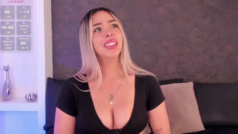 Snapshot of addison_baker chatting on January 28, 11:17 pm A D D I S O N online show from January 28, 11:17 pm