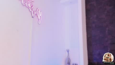 Snapshot of addison_baker chatting on March 7, 10:43 pm A D D I S O N online show from March 7, 10:43 pm